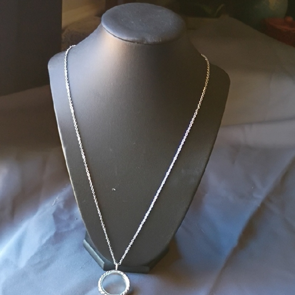 Elegant Silver Necklace with Circular Pendant